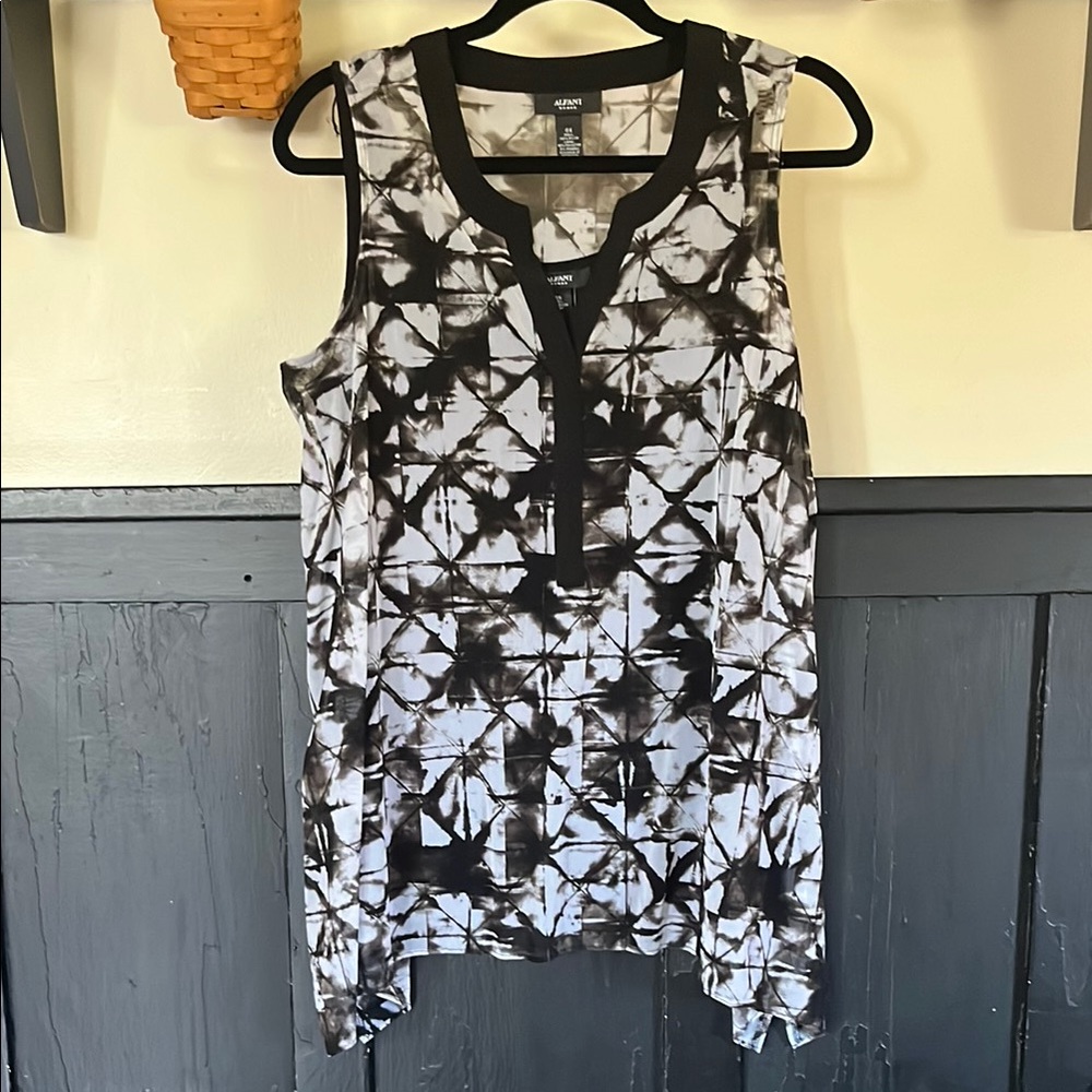 Women's Black and White Sleeveless Top Alfani OX abstract sheer with tank NWT